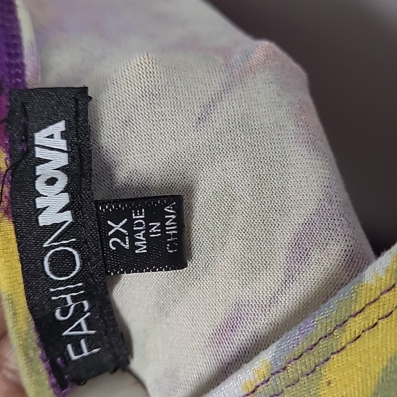 Fashion Nova Women's Short Set - Picture 4 of 5